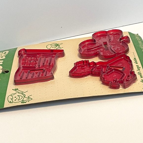 HRM Red Plastic Cookie Cutters Vintage New on Card Set of 3 Rare Collectibles - Picture 4 of 5